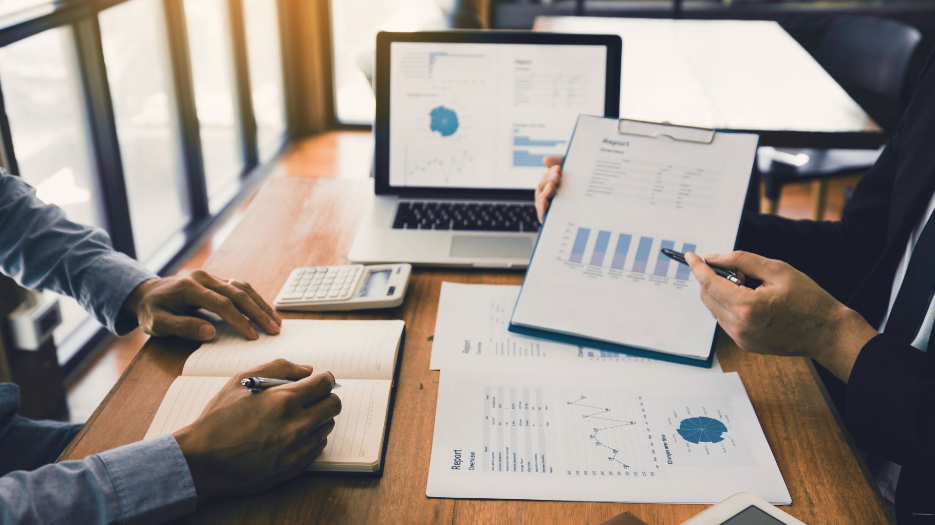 Internal Audits vs. Independent Accreditation: Driving Excellence in SMEs